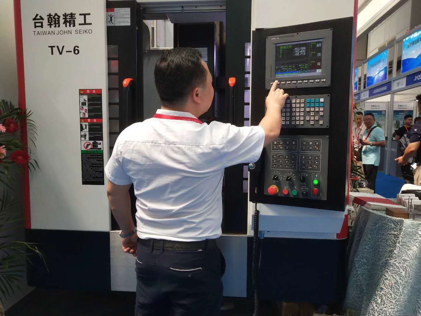 深孔钻机床操作演示